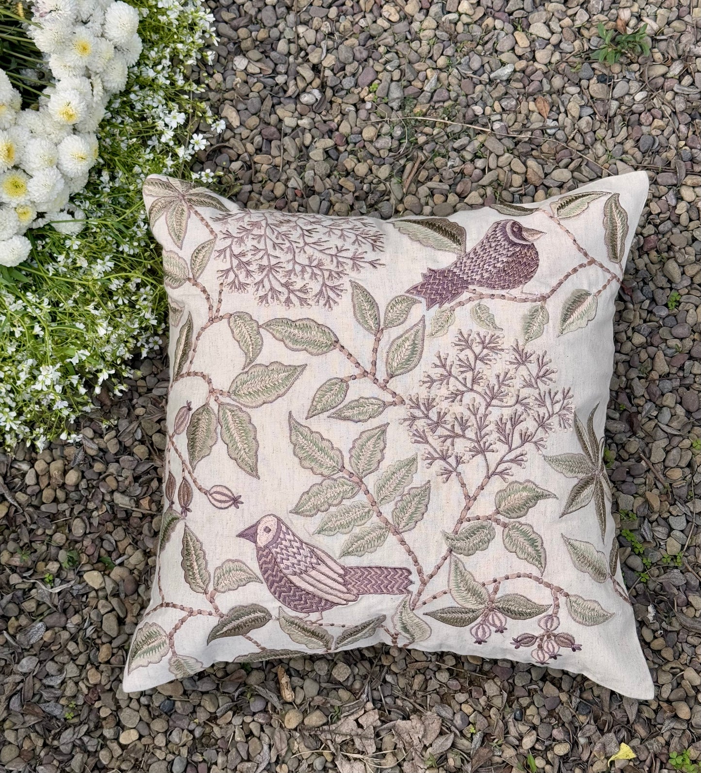 THE BEIGE PARADISE CUSHION