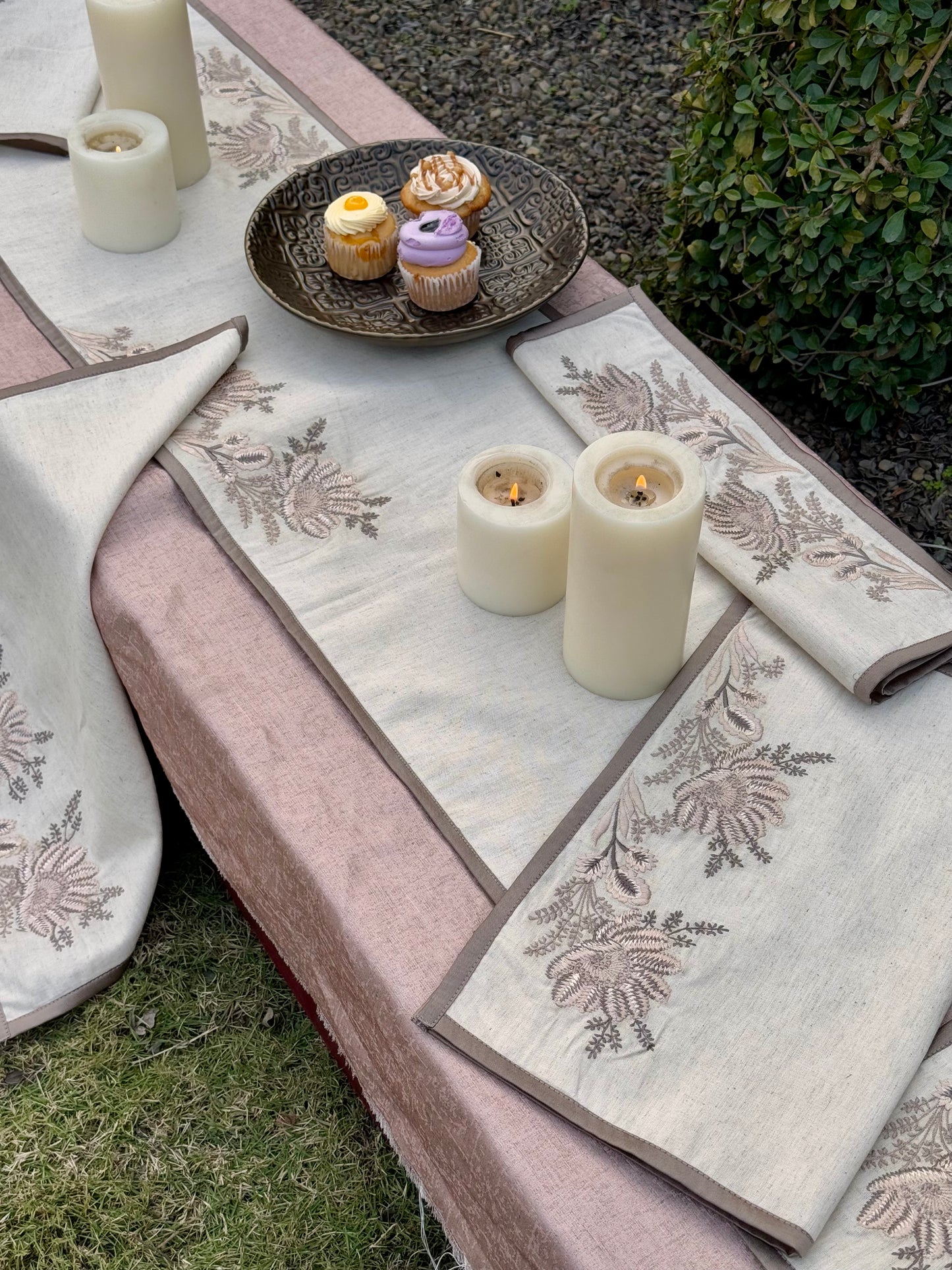 THE BEIGE HONEYSUCKLE DINING SET