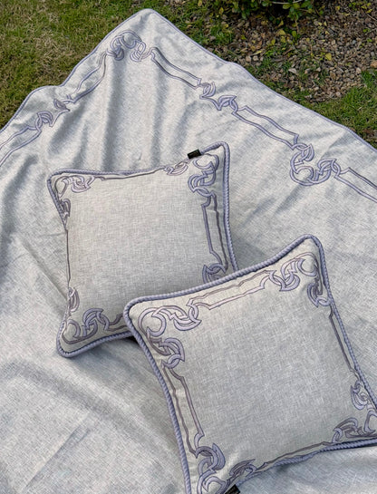 THE GREY RITZY THROW