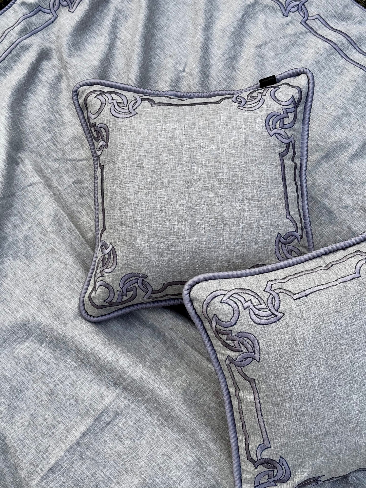 THE GREY RITZY CUSHION