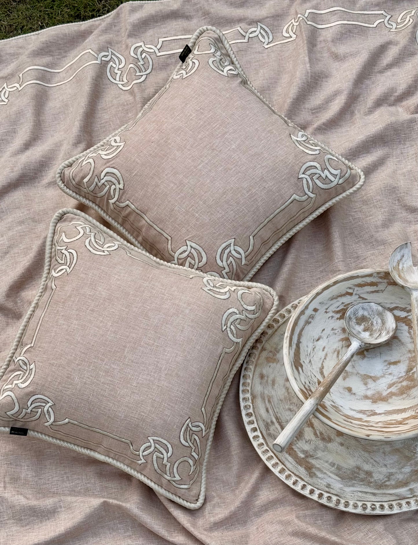 THE BLUSH RITZY CUSHION