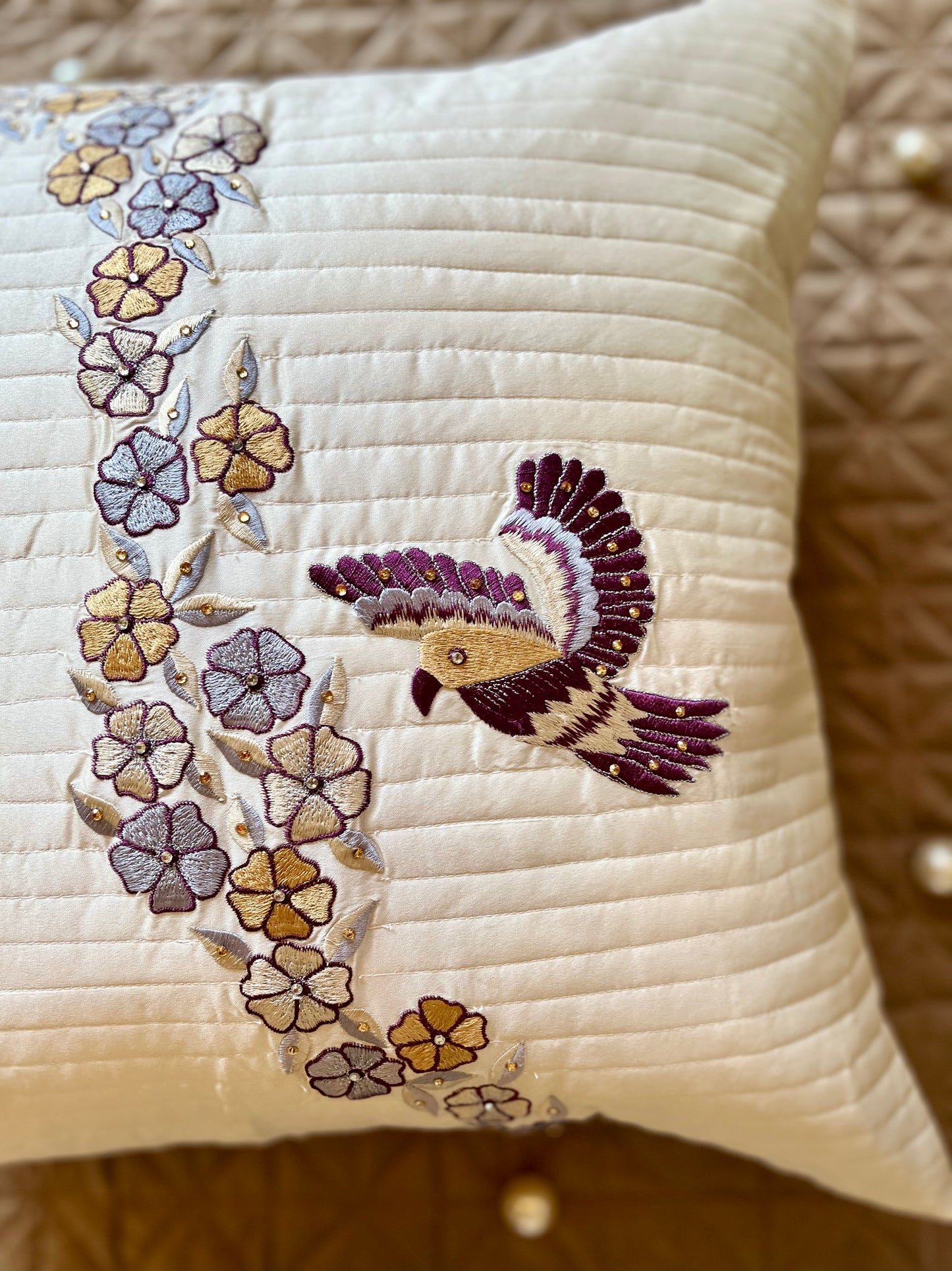 THE HUMMING BIRD CUSHION COVER