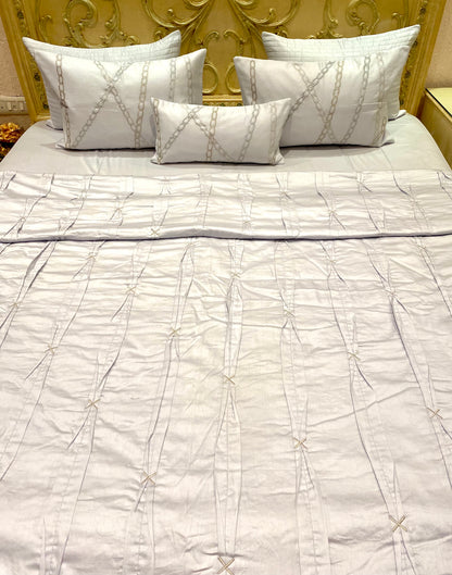 THE SNOW PLEAT BEDDING SET