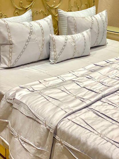 THE SNOW PLEAT BEDDING SET