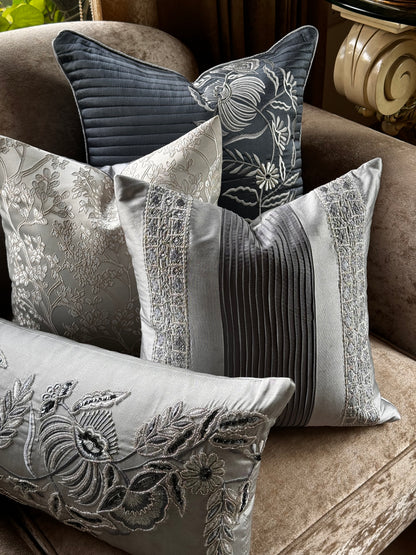 THE GREY ORCHID BEDDING SET