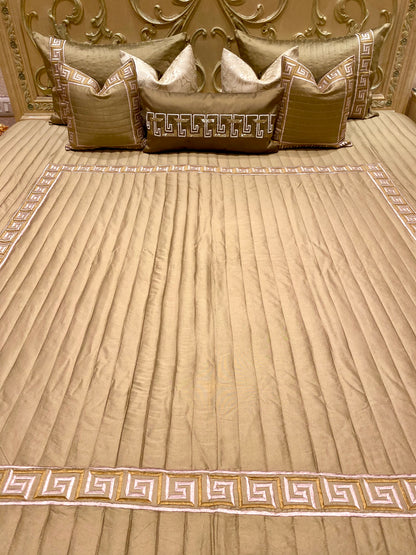 THE GOLD GREEK BEDDING SET