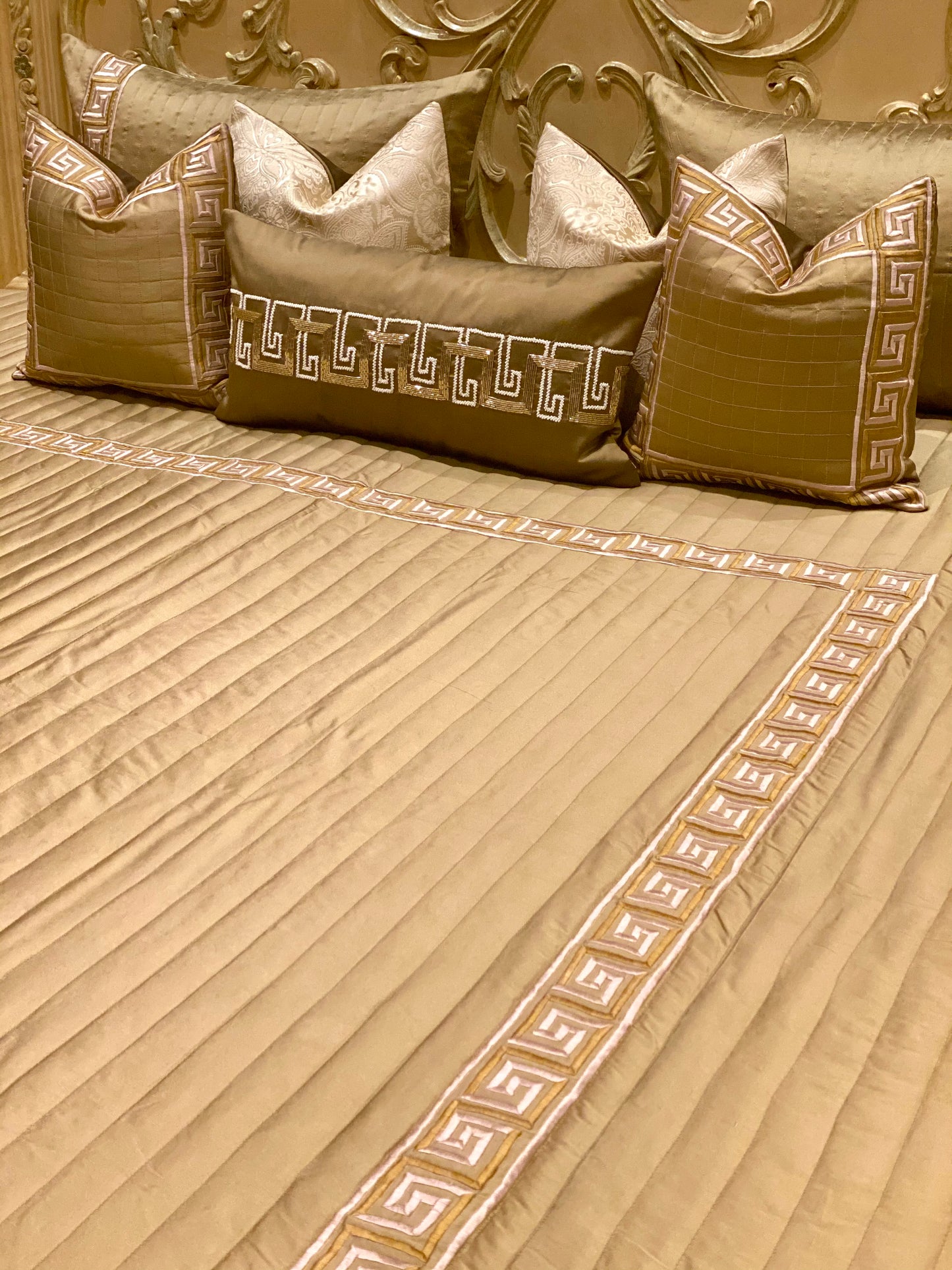 THE GOLD GREEK BEDDING SET