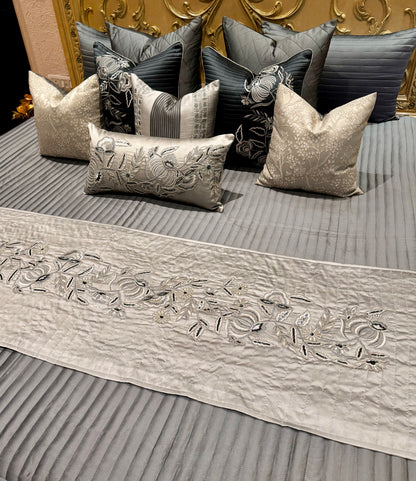 THE GREY ORCHID BEDDING SET