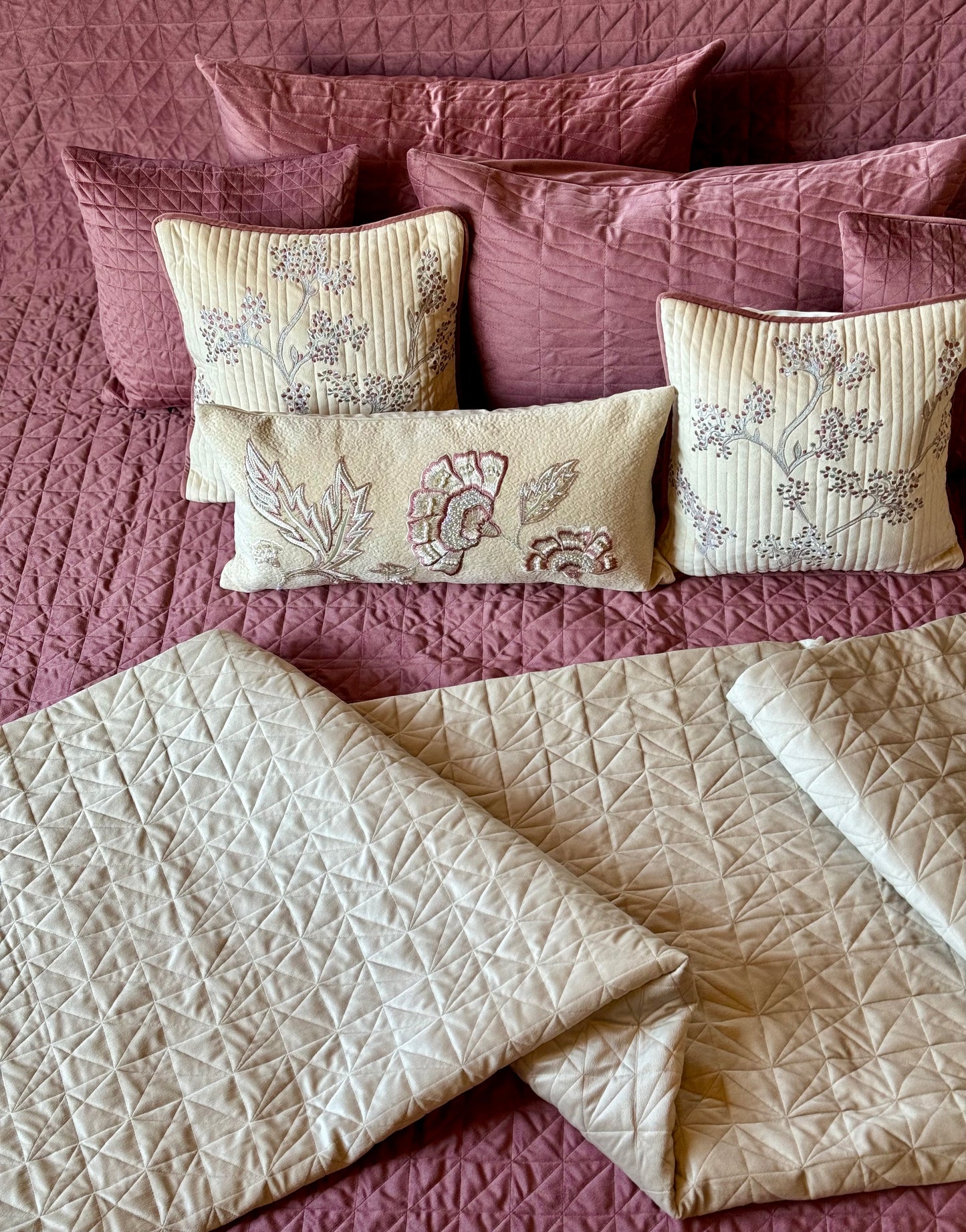 THE PINK CARNATION QUILT SET