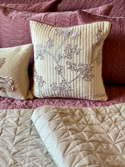 THE PINK CARNATION QUILT SET