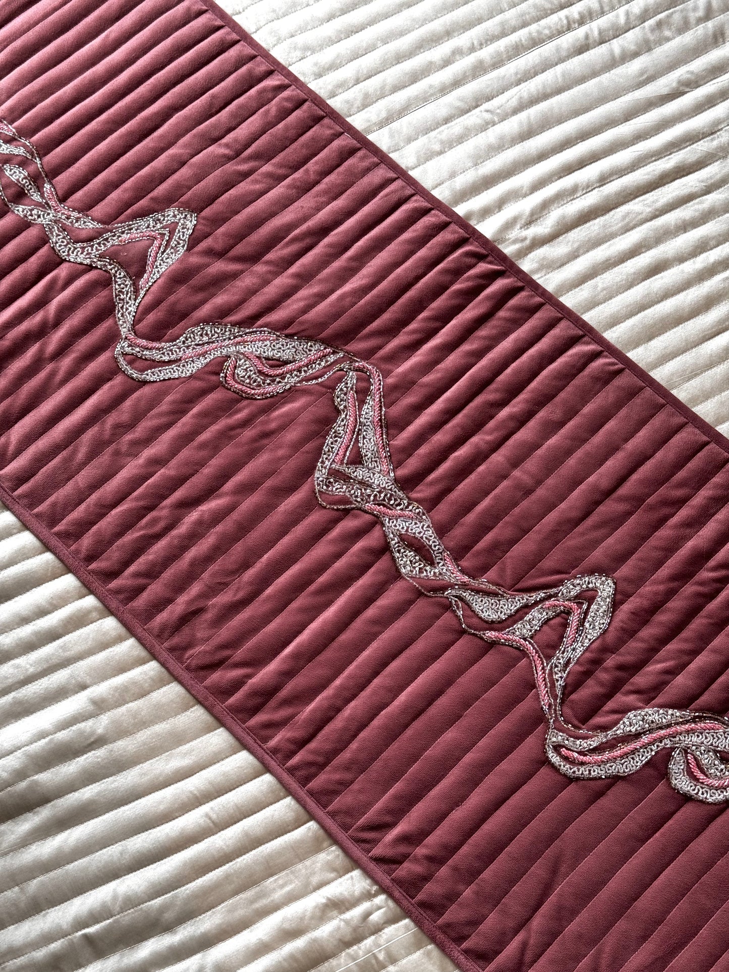 THE PINK MOLTEN BED RUNNER