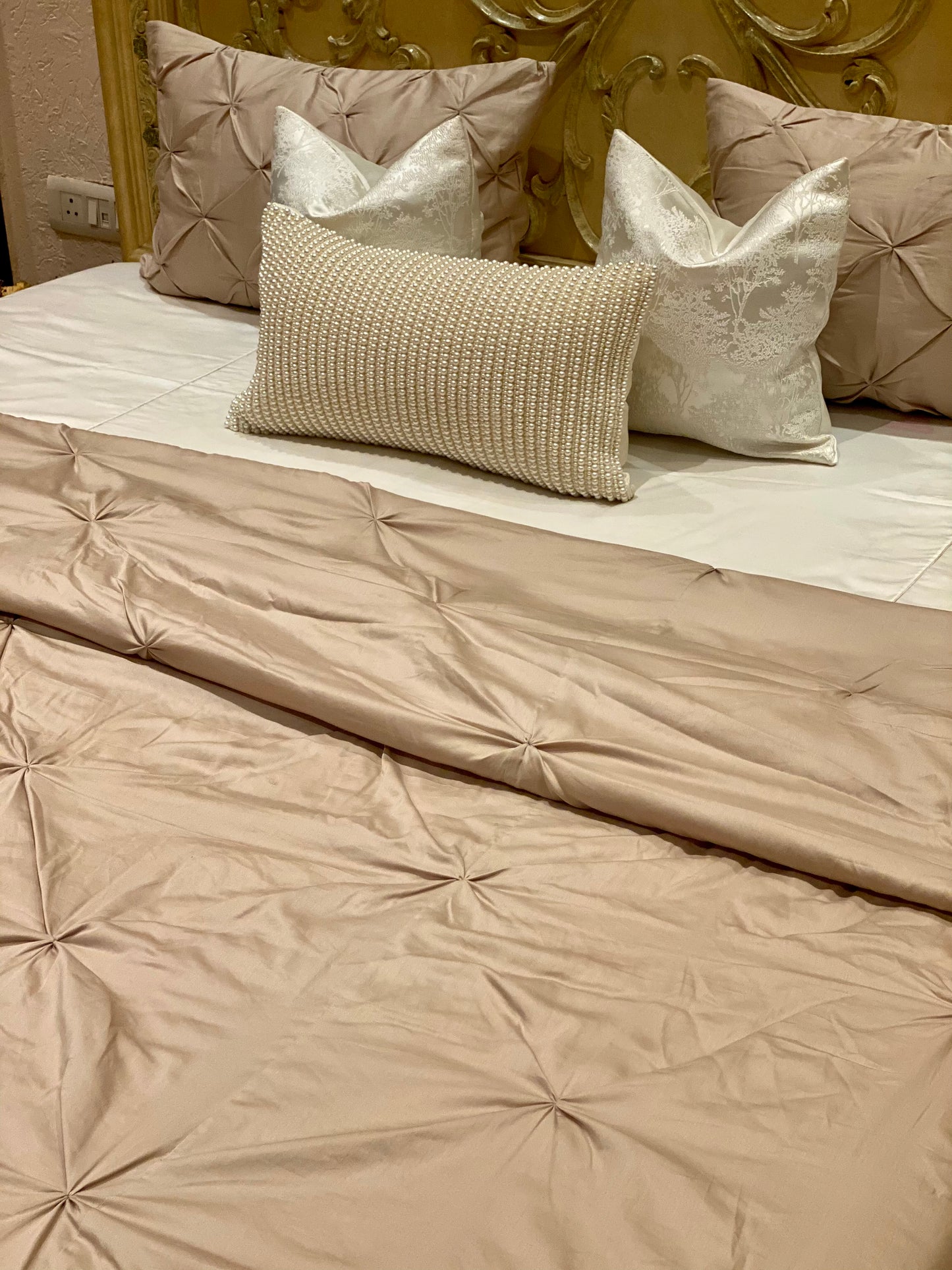 The Beige Pleat Quilt Set