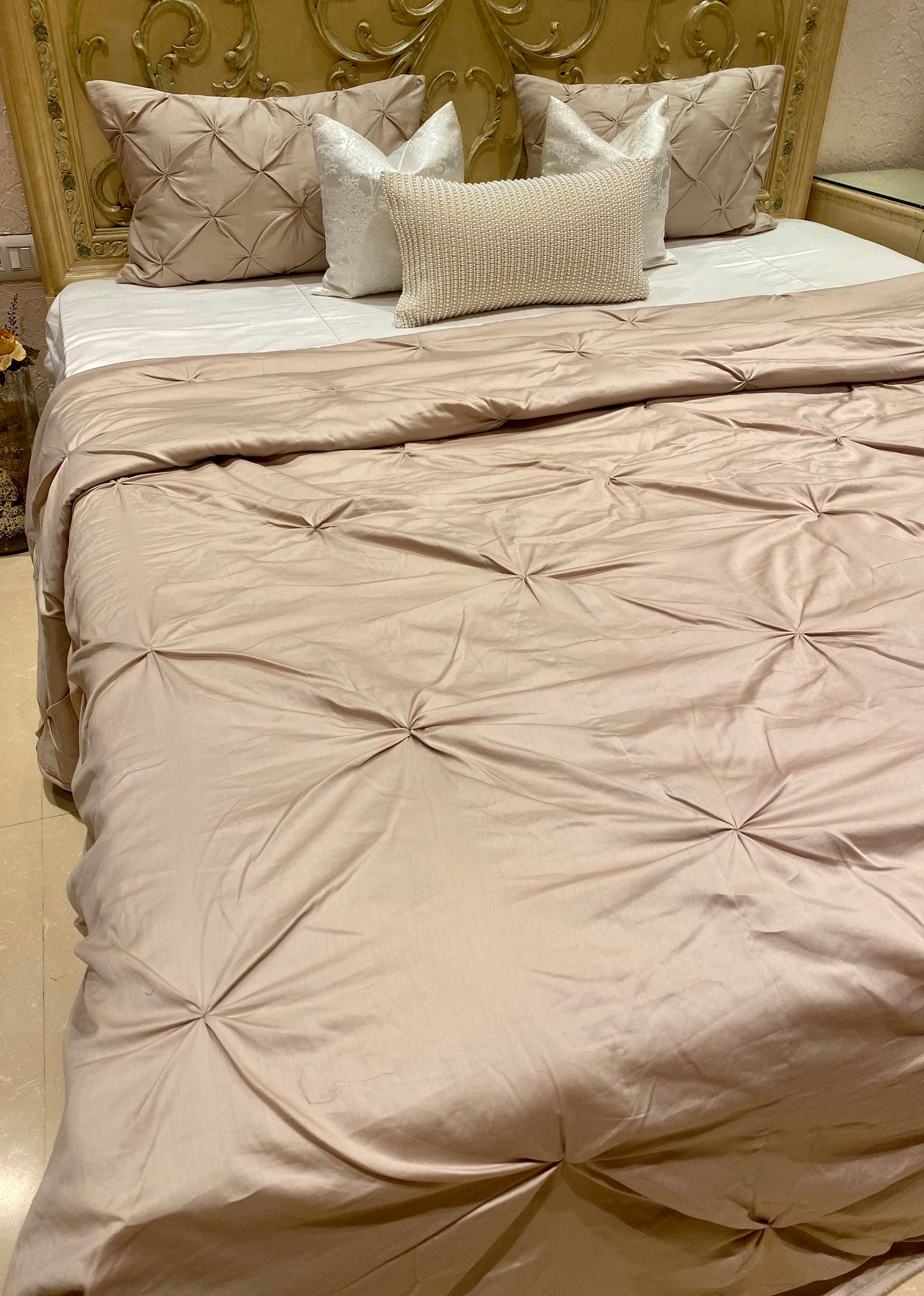 The Beige Pleat Quilt Set