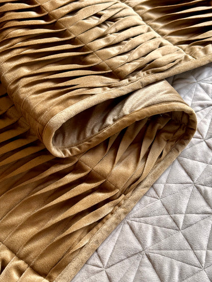 THE GOLD PLEATED BED RUNNER