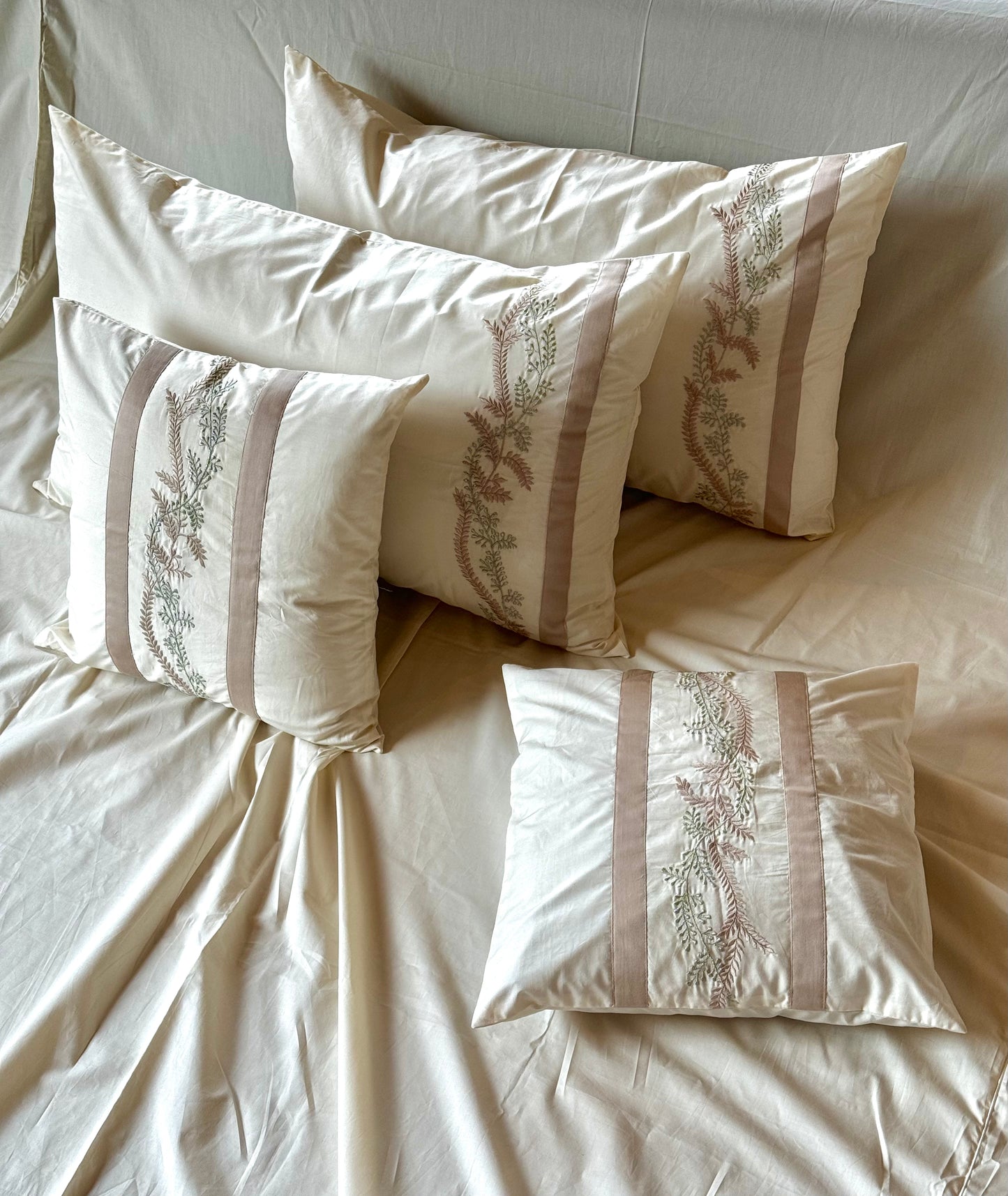 THE BEIGE BRANCHES BEDSHEET