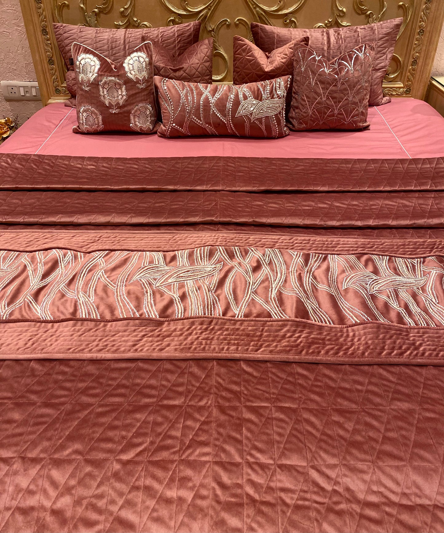 THE PINK MAZE BEDDING SET