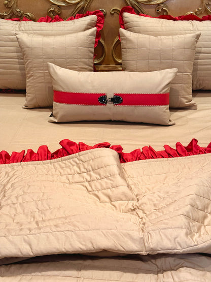 THE BEIGE FRILL QUILT SET