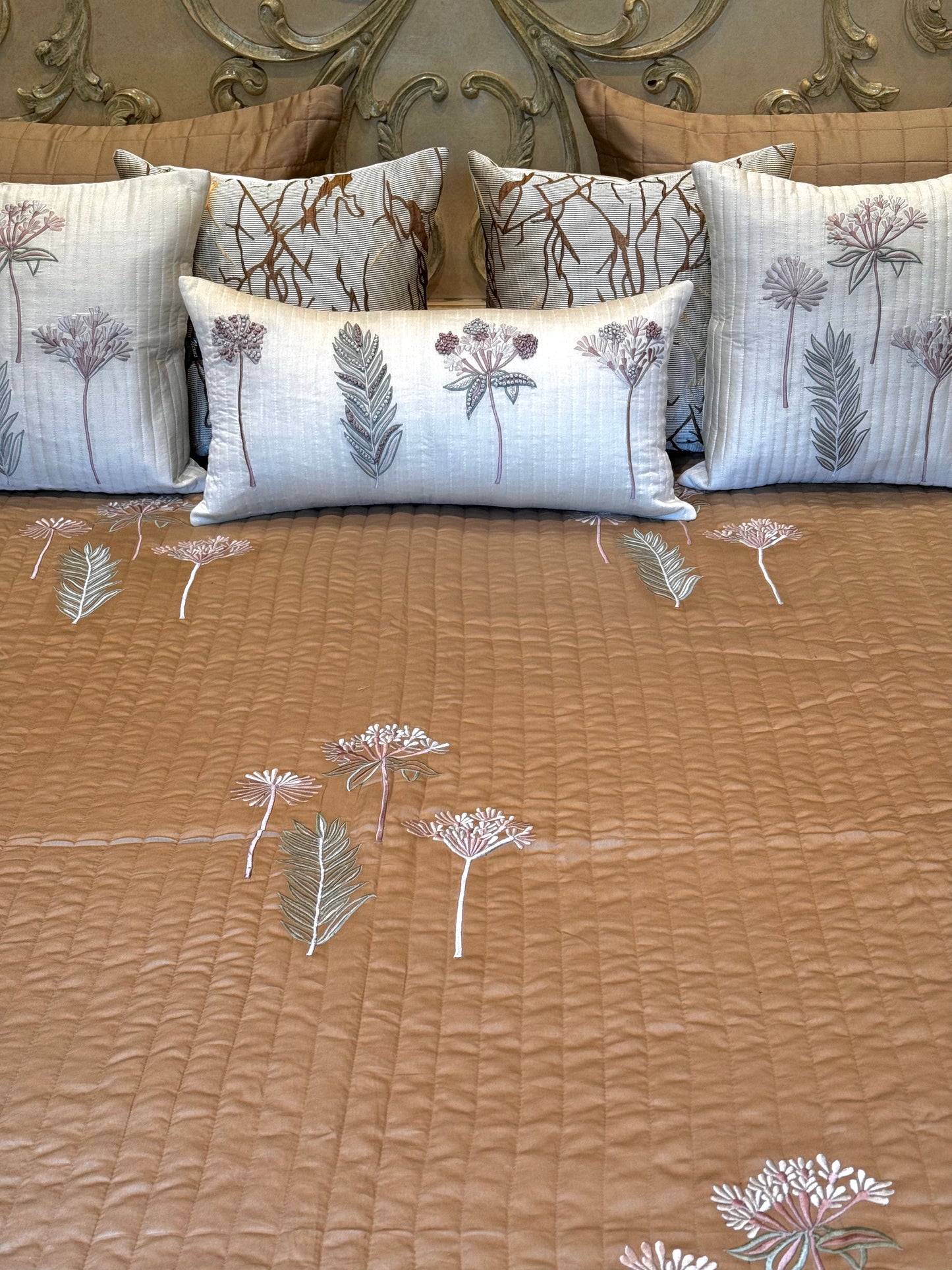 THE CARAMEL SHRUB BEDDING SET