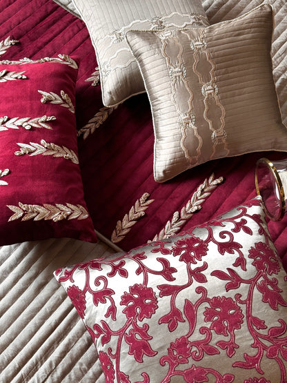 THE MAROON SPECTRA BEDDING SET