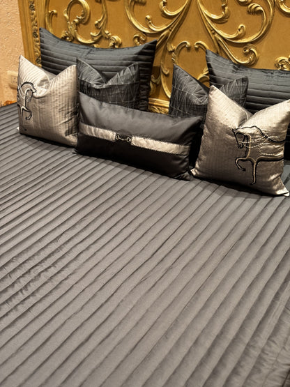 THE GREY HORSE BIT BEDDING SET