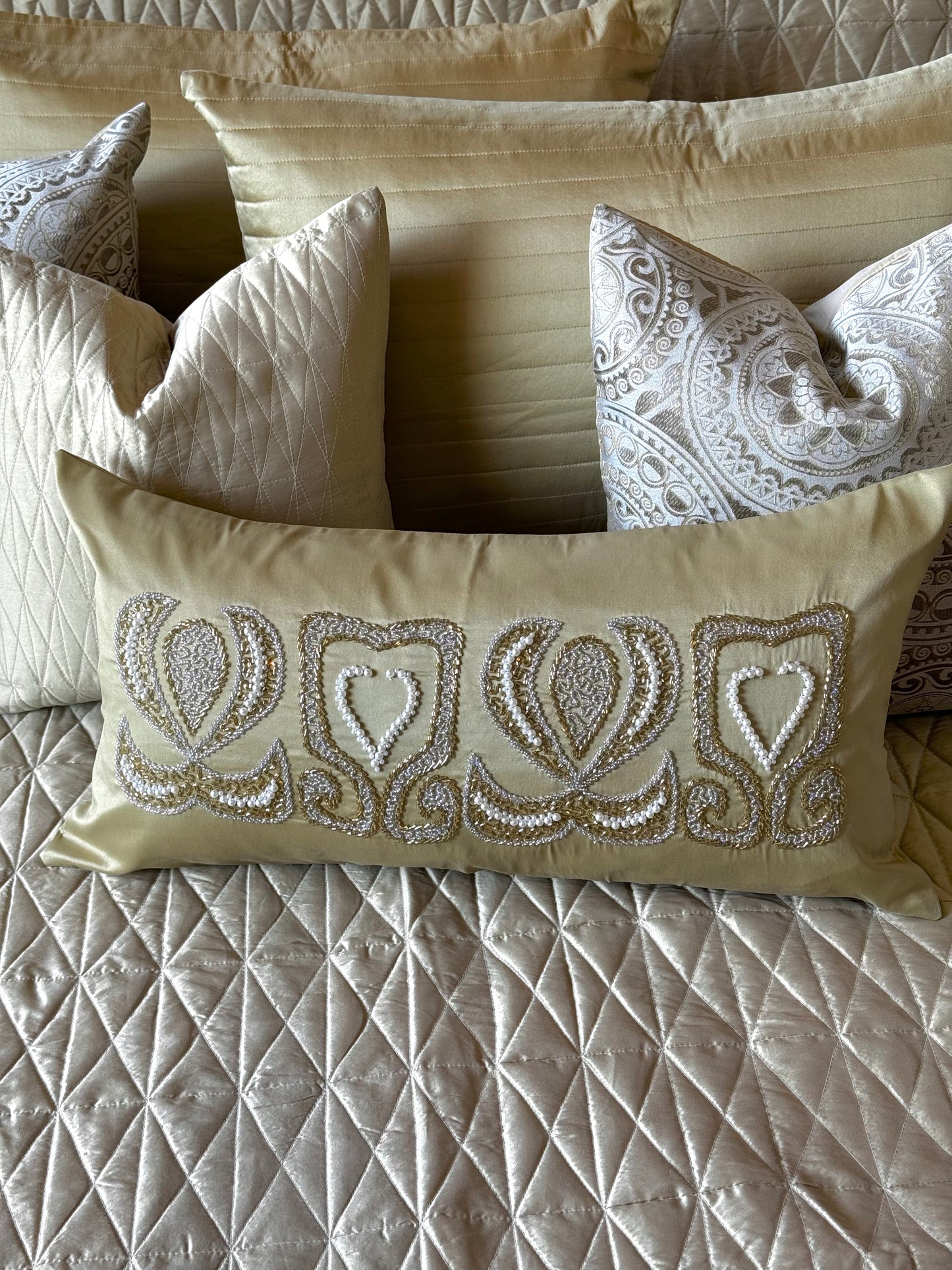 THE GOLD HYMN BEDDING SET