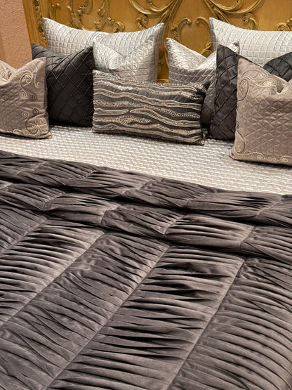 THE GREY PLEAT QUILT SET