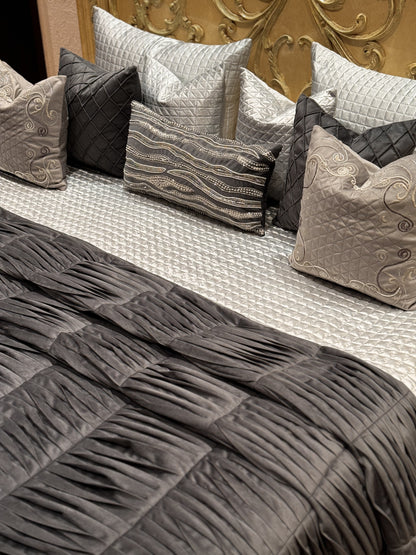 THE GREY PLEAT QUILT SET