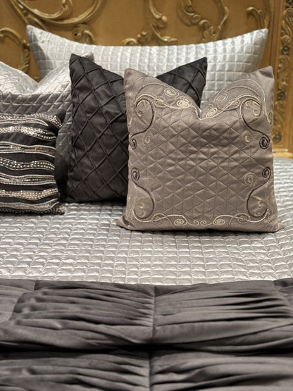 THE GREY PLEAT QUILT SET