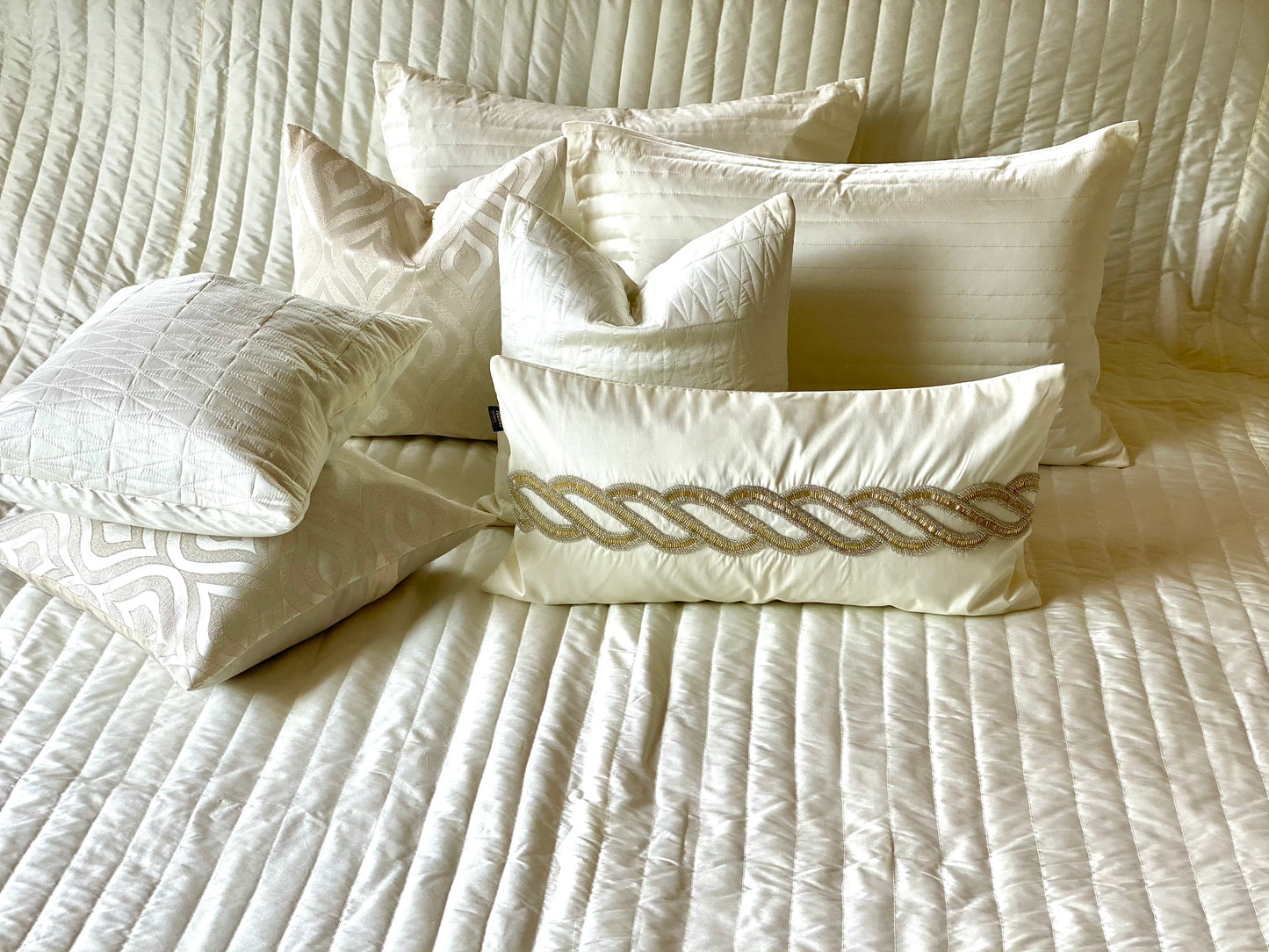 THE PEARL DREAMS BEDDING SET