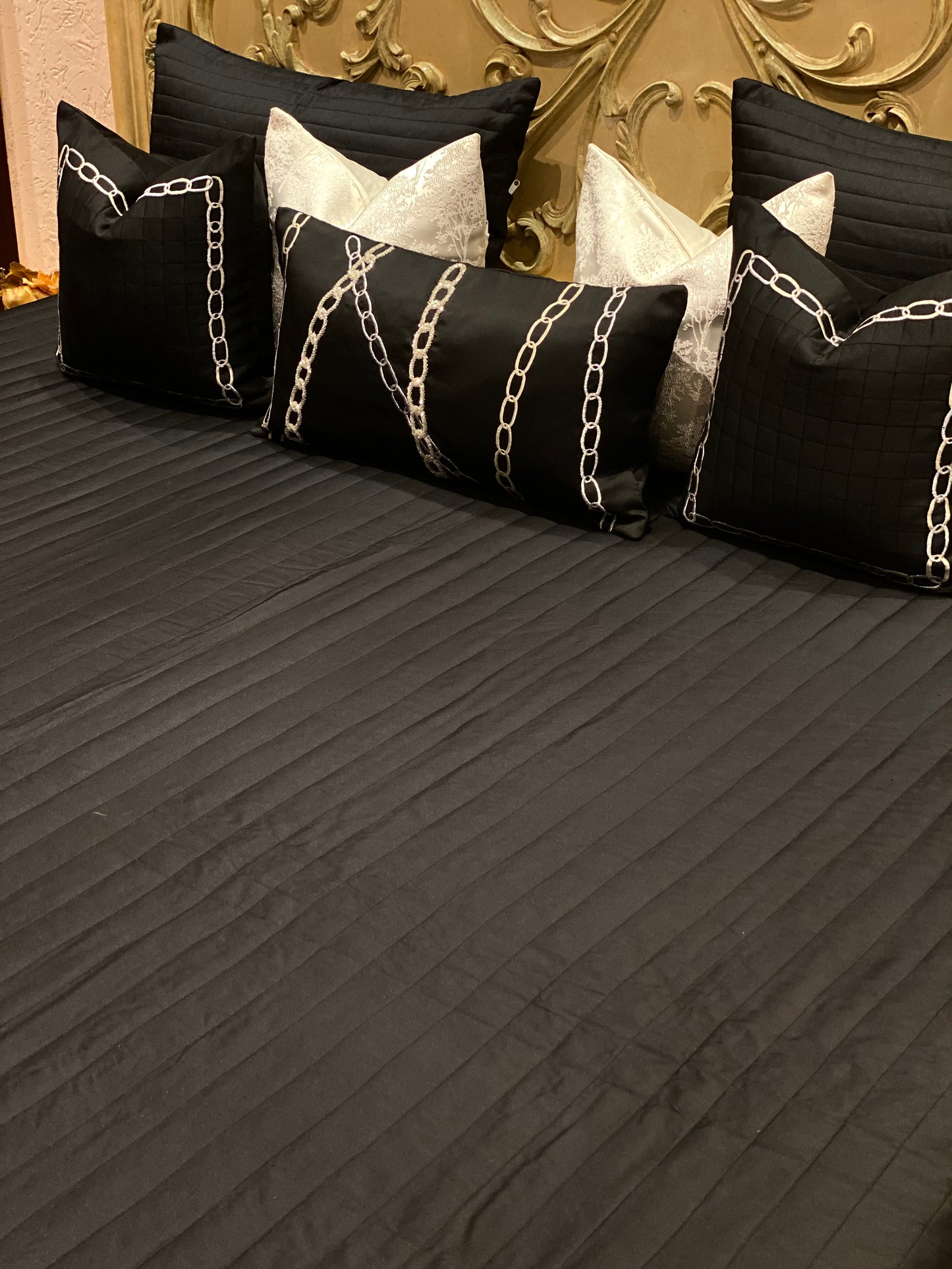 THE BLACK SEPHORA BEDDING SET