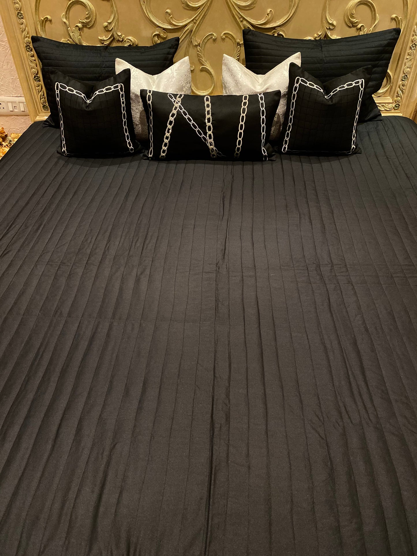 THE BLACK SEPHORA BEDDING SET