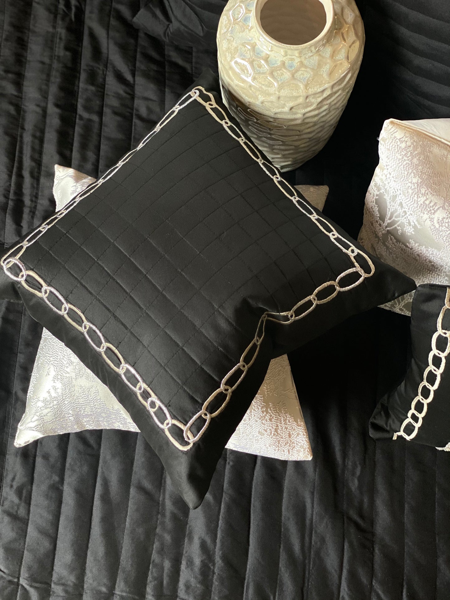 THE BLACK SEPHORA BEDDING SET