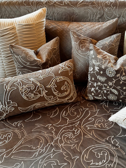 THE WALNUT BROWN CARVING BEDDING SET