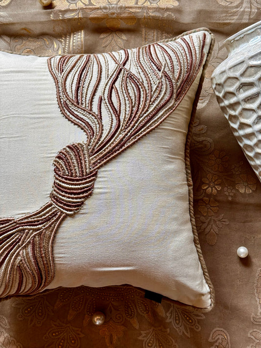 THE KNOT ACCENT CUSHION