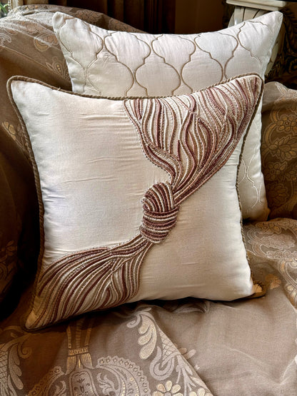 THE KNOT ACCENT CUSHION