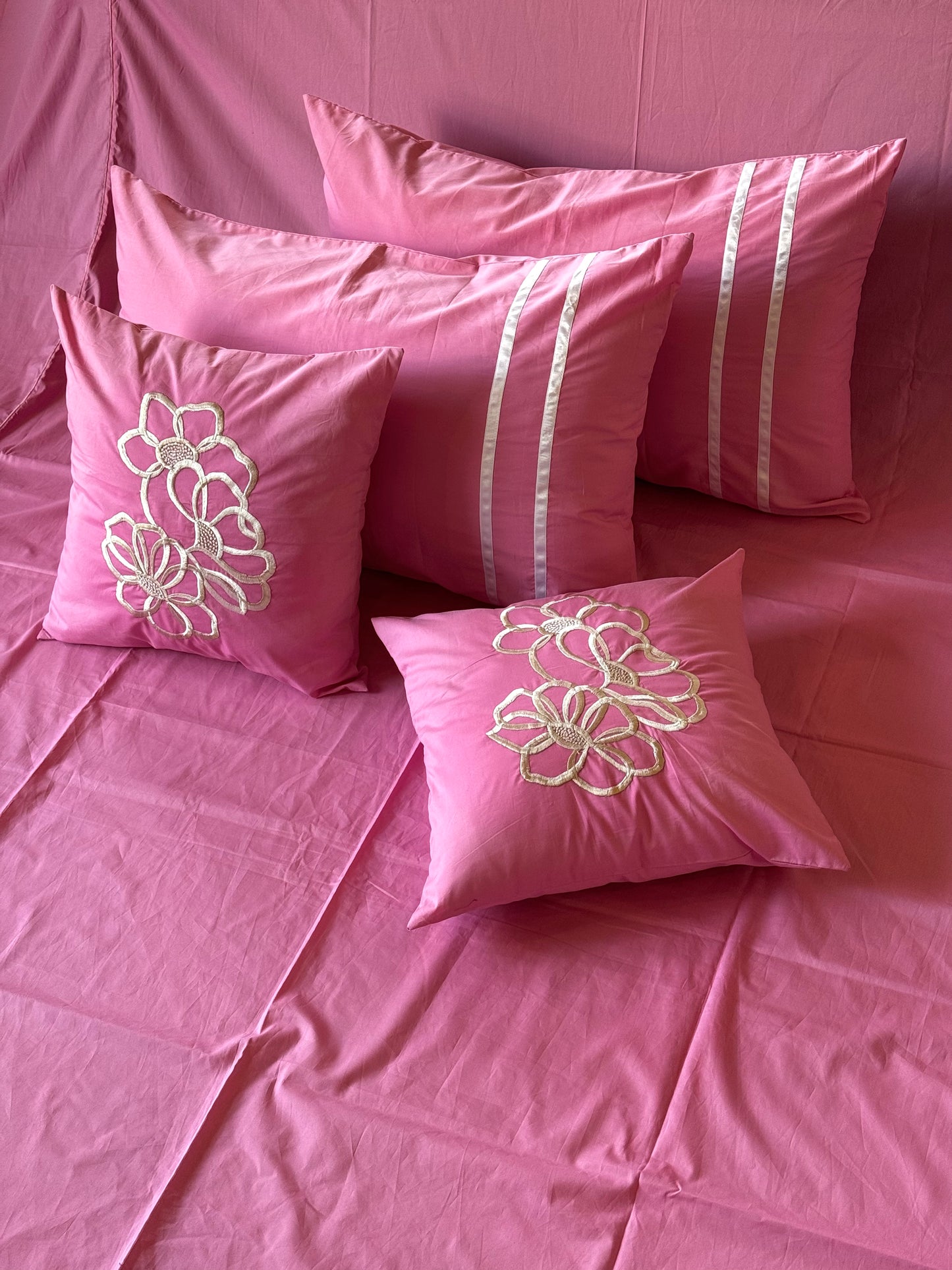 THE PINK FLUORESCENCE BEDSHEET