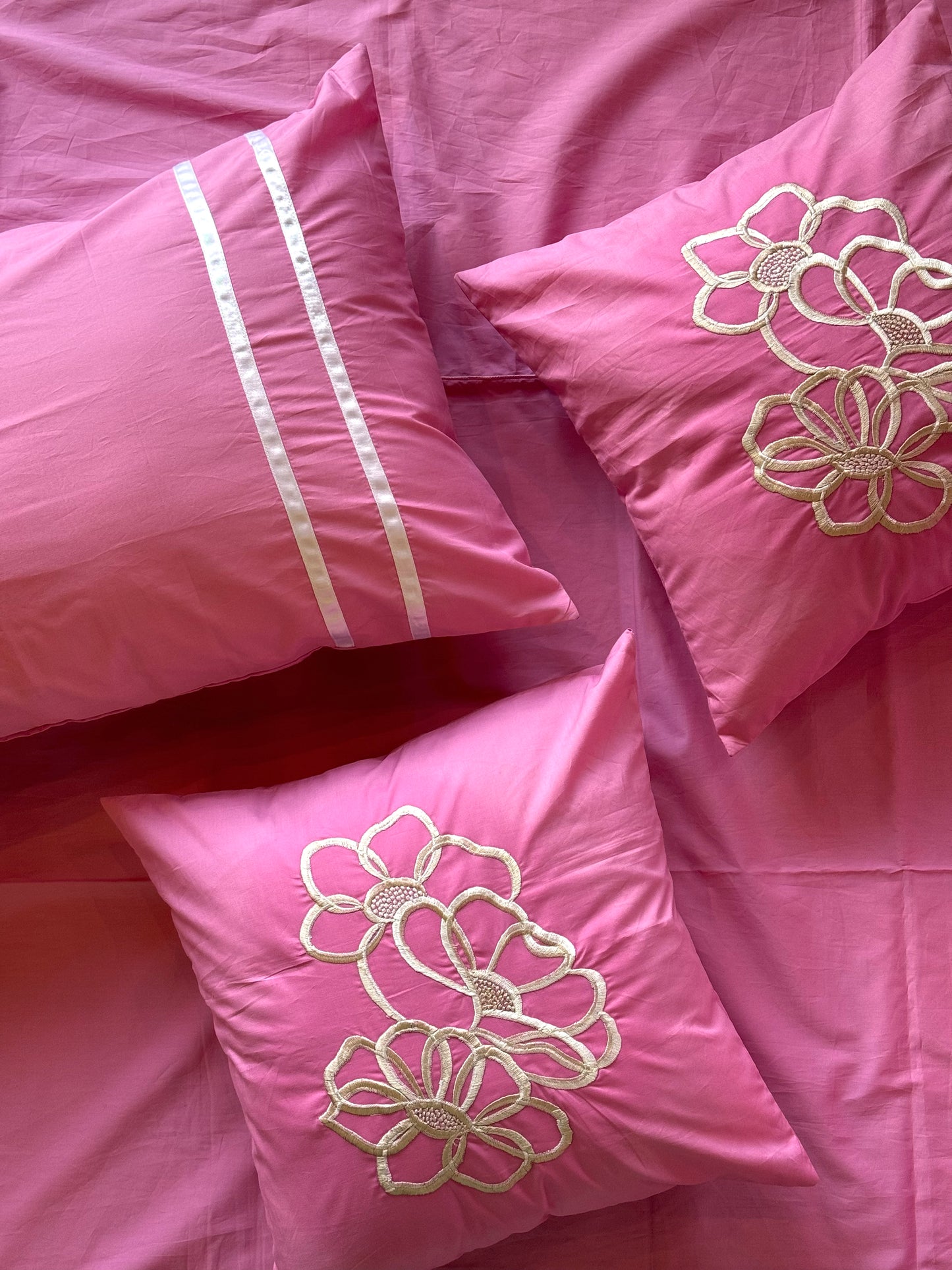 THE PINK FLUORESCENCE BEDSHEET