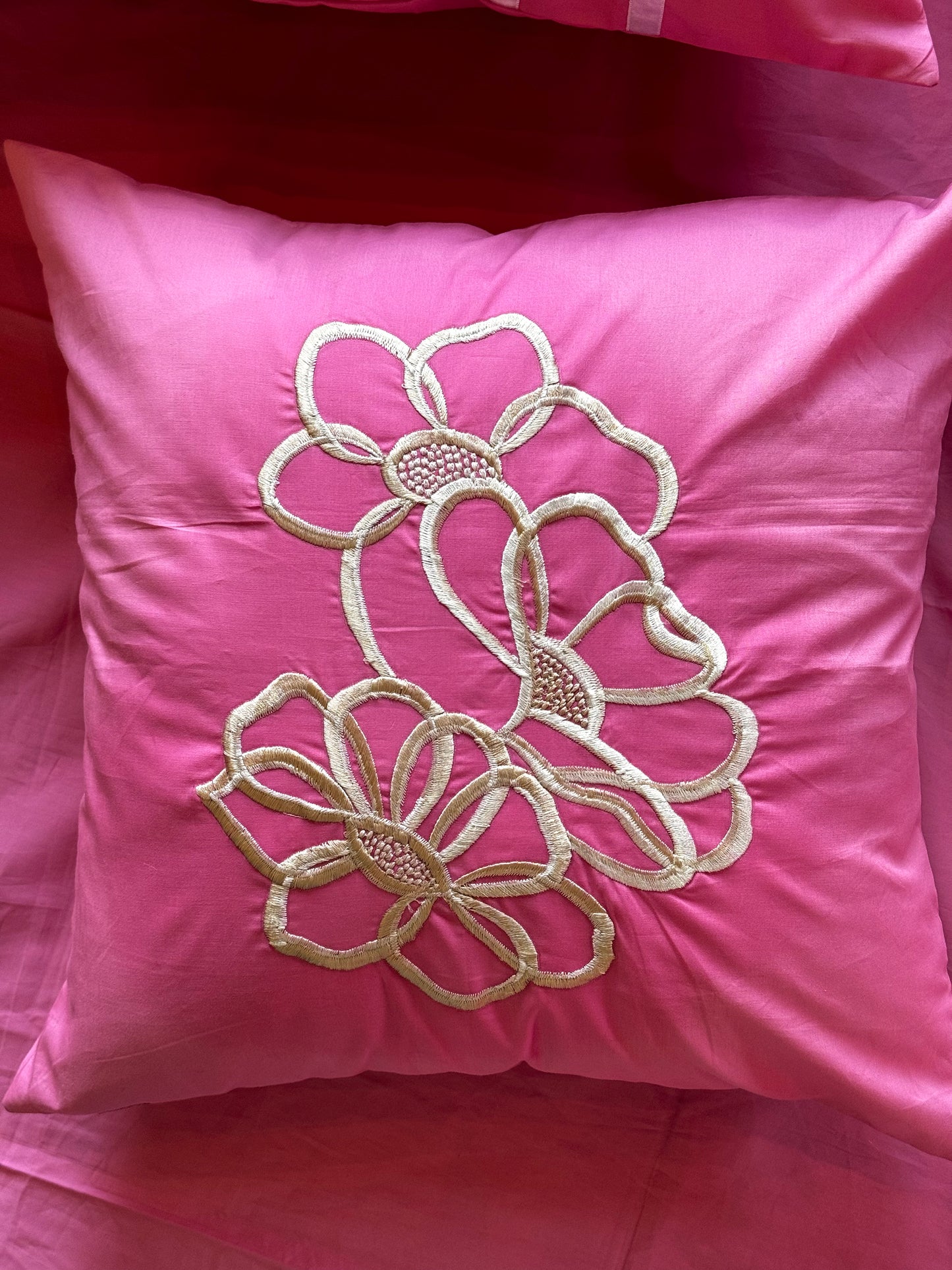 THE PINK FLUORESCENCE BEDSHEET