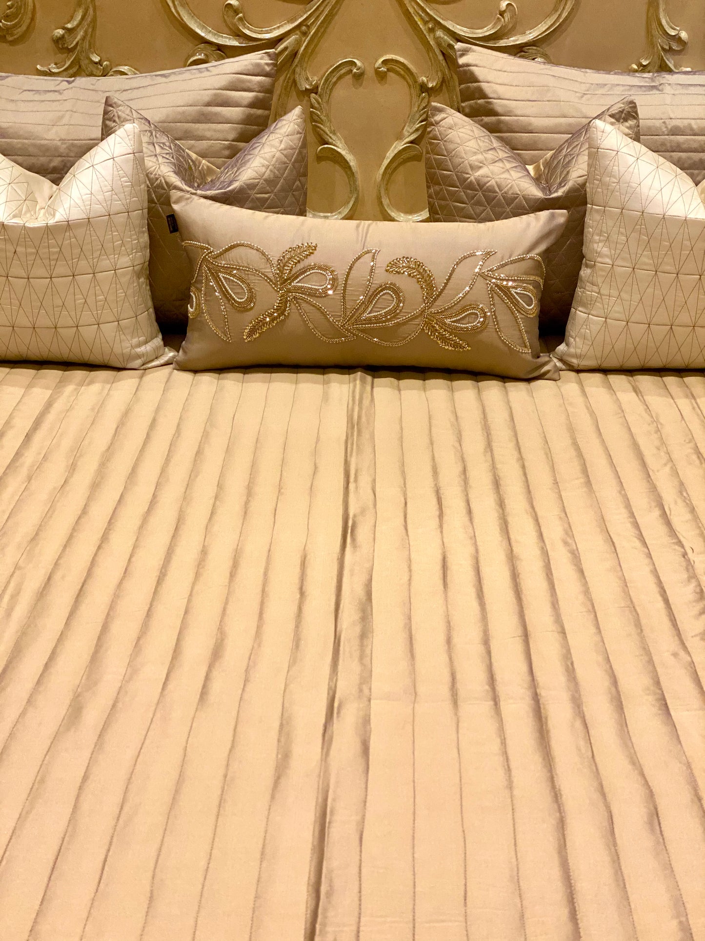 The Gold Pot Bedding Set