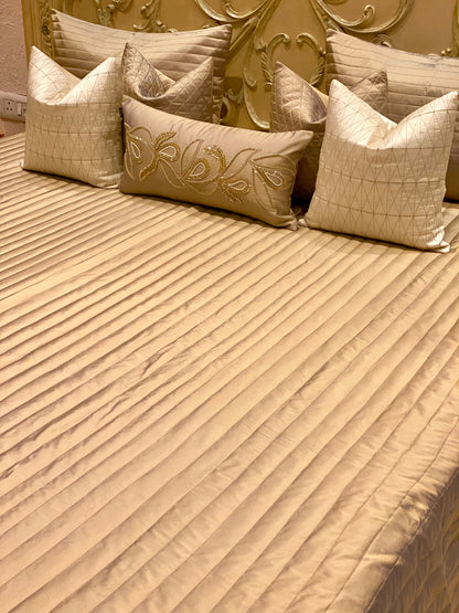 The Gold Pot Bedding Set