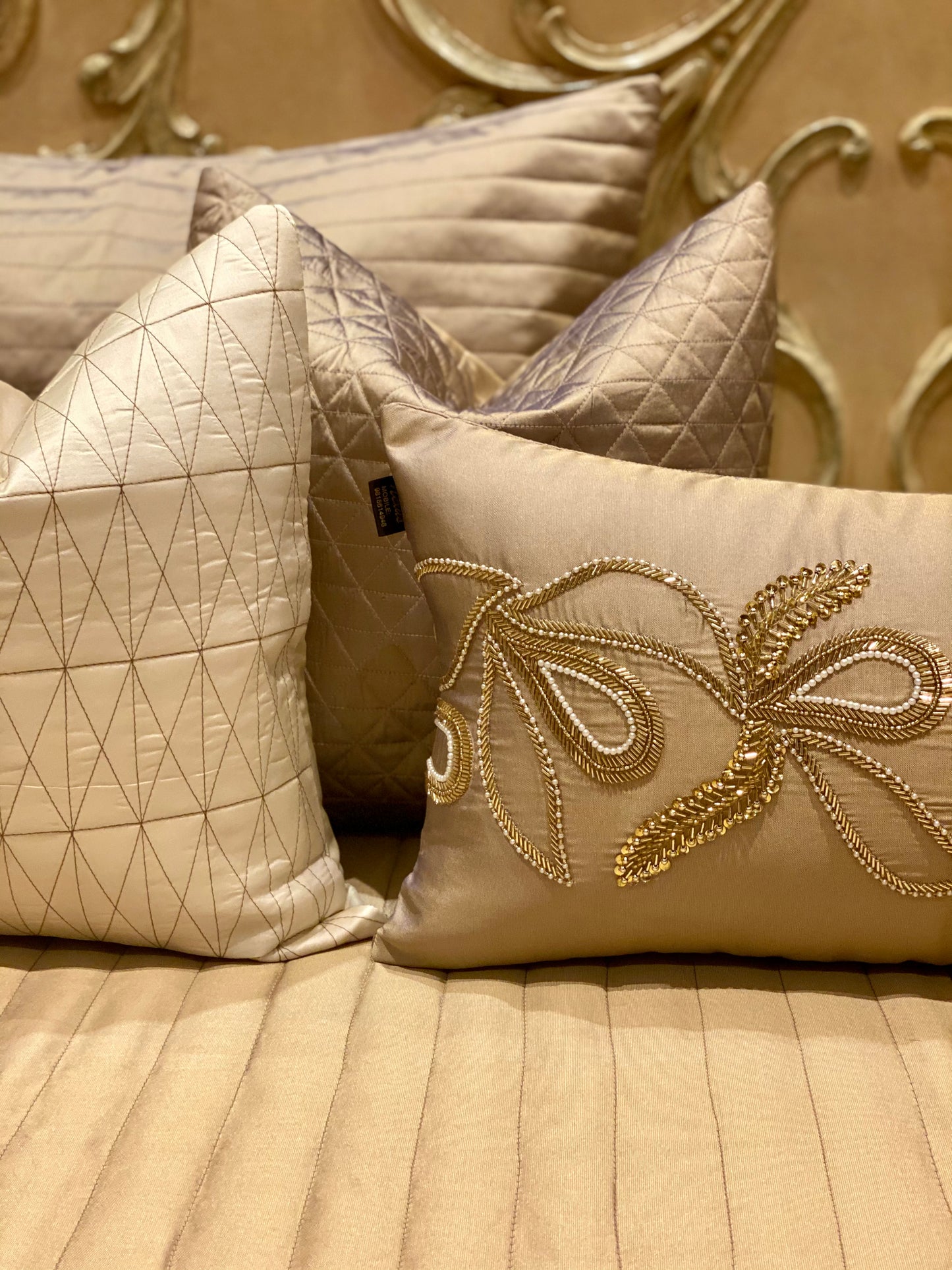 The Gold Pot Bedding Set