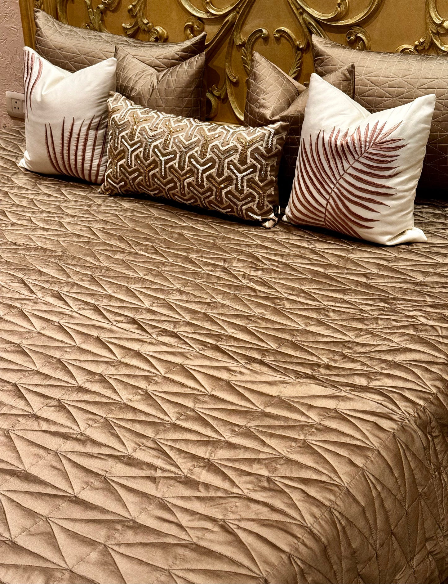 THE BROWN KNIT BEDDING SET