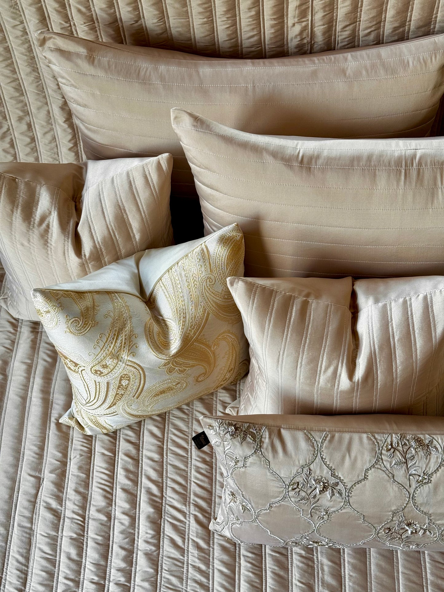 THE GOLD CHAMPAGNE BEDDING SET