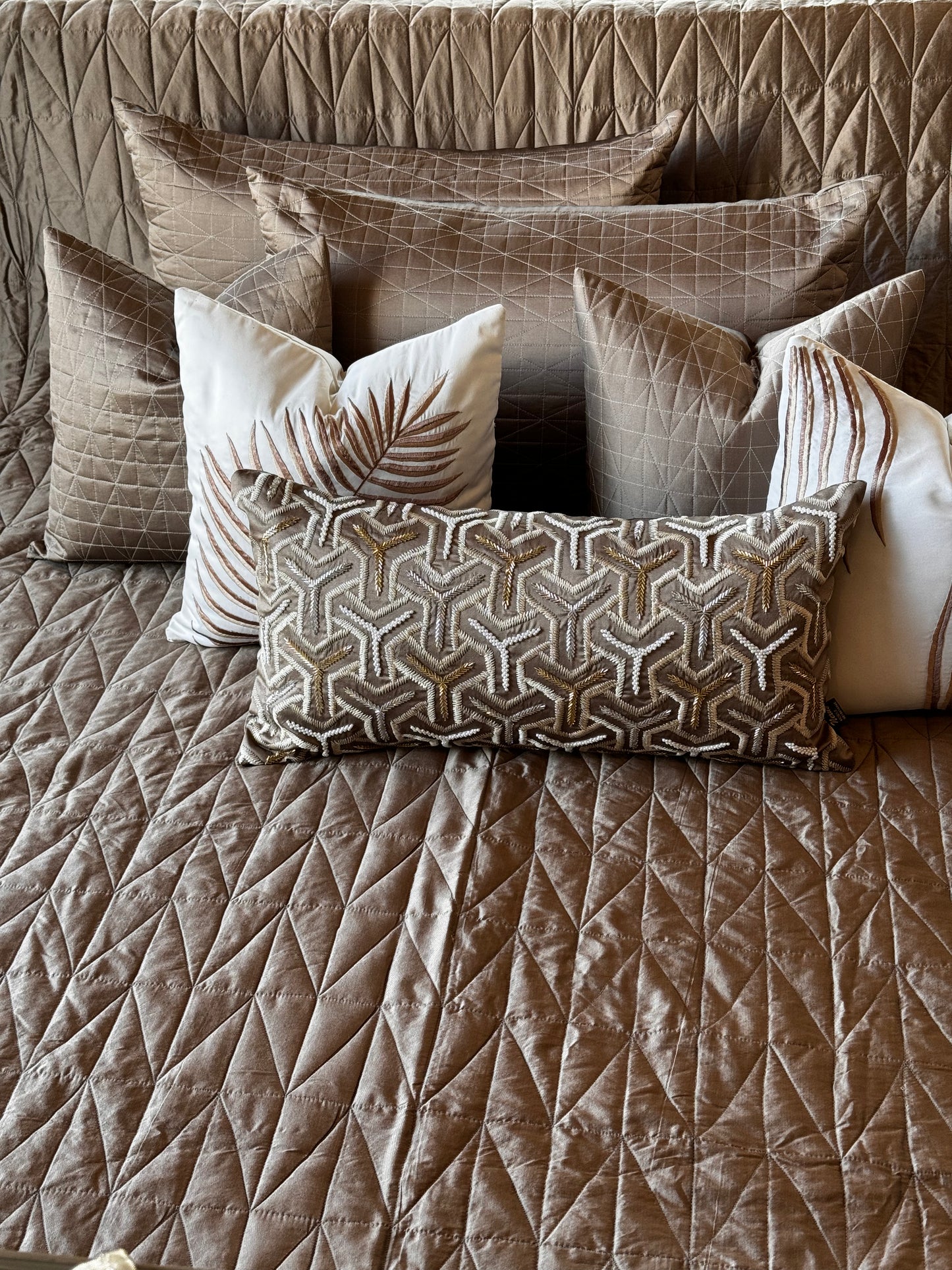 THE BROWN KNIT BEDDING SET