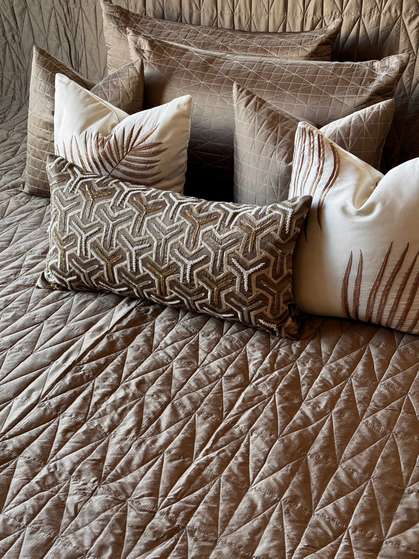 THE BROWN KNIT BEDDING SET