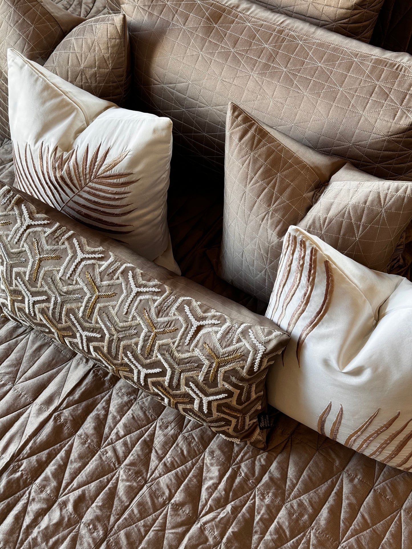 THE BROWN KNIT BEDDING SET