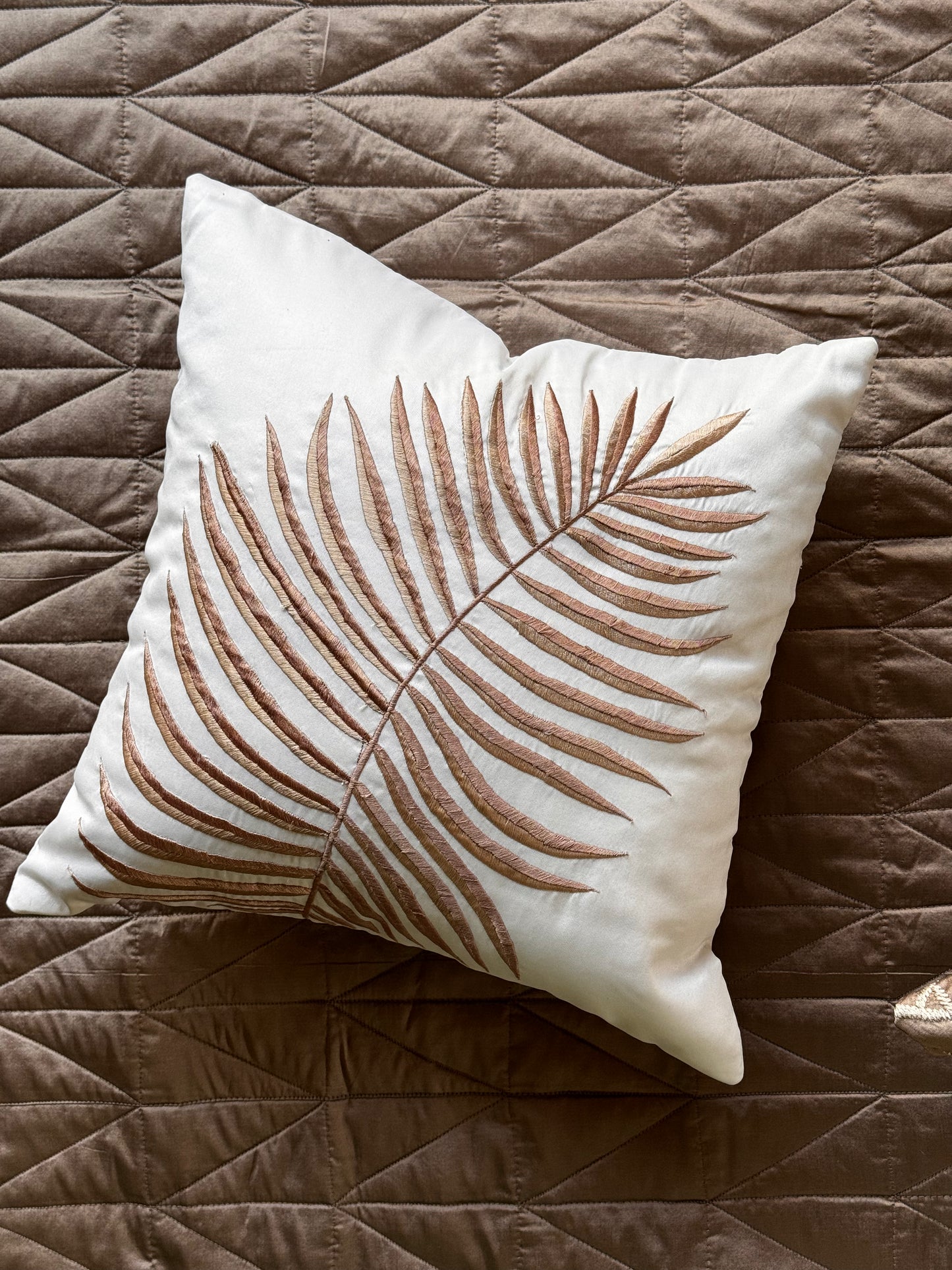 THE OFF-WHITE LEAF CUSHION COVER