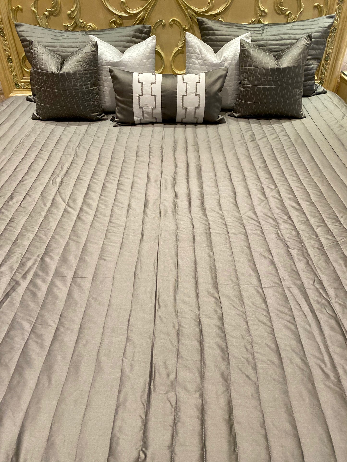 THE GREY CYRIL BEDDING SET