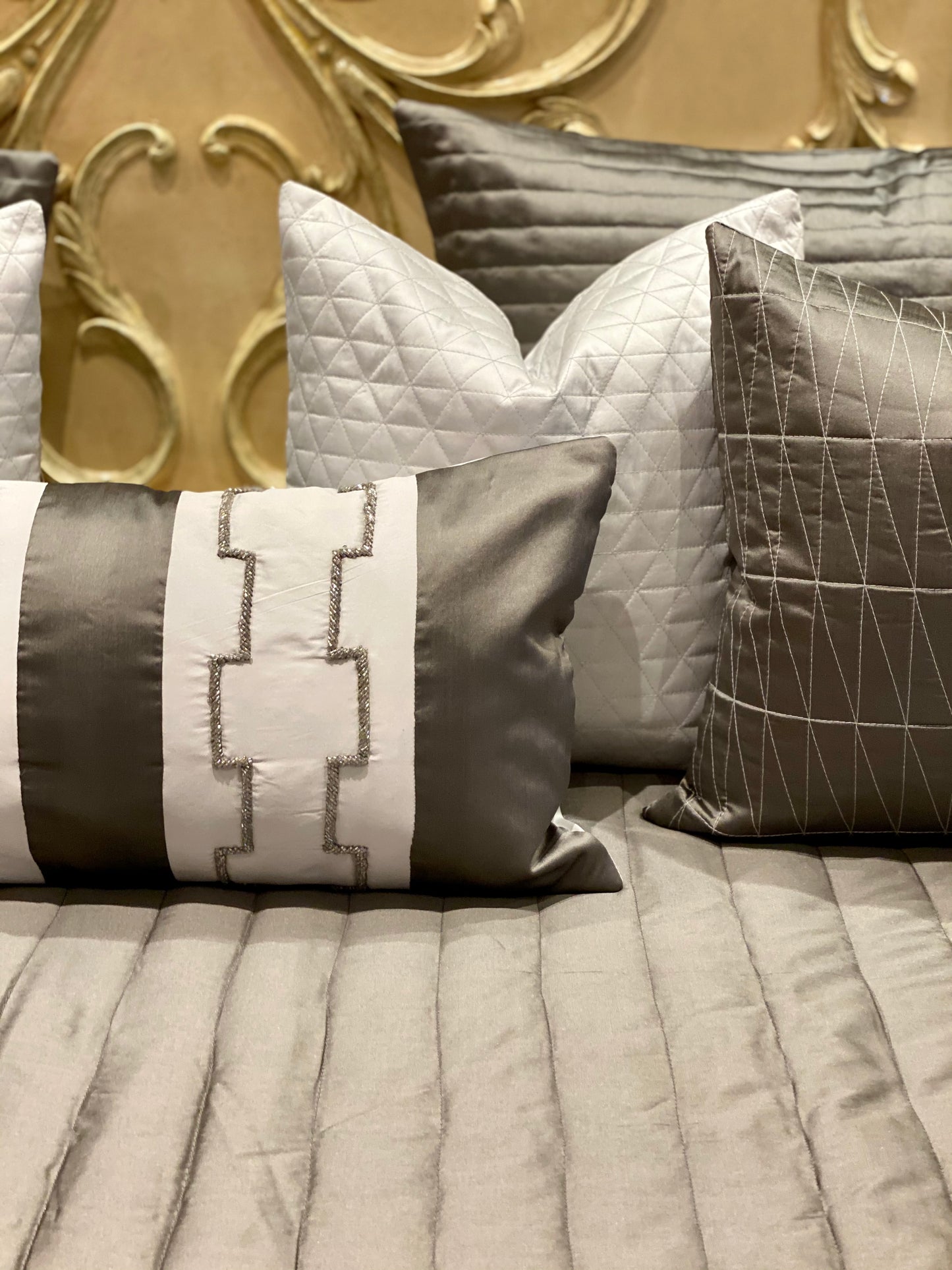 THE GREY CYRIL BEDDING SET