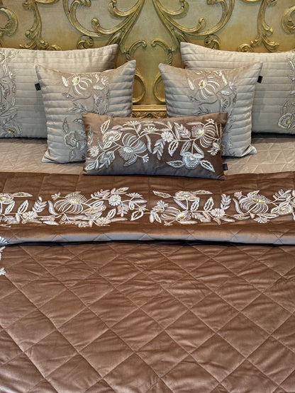 THE BROWN ORCHID QUILT SET